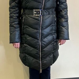 DOWN WINTER ITALIAN COAT  WITH A HOOD (size large)